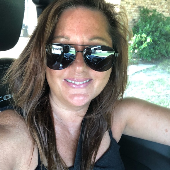 💕POSH AMBASSADOR!💕 VIckey - Picture 4 of 5